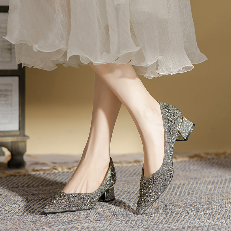 Pantofi dama satinati cu varf ascutit si toc gros, talpa din cauciuc, căptușeală din microfibră