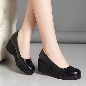 Pantofi dama din PU pe platformă (wedges) cu vârf rotund, talpă din cauciuc, toc mediu 3–6 cm, design slip-on