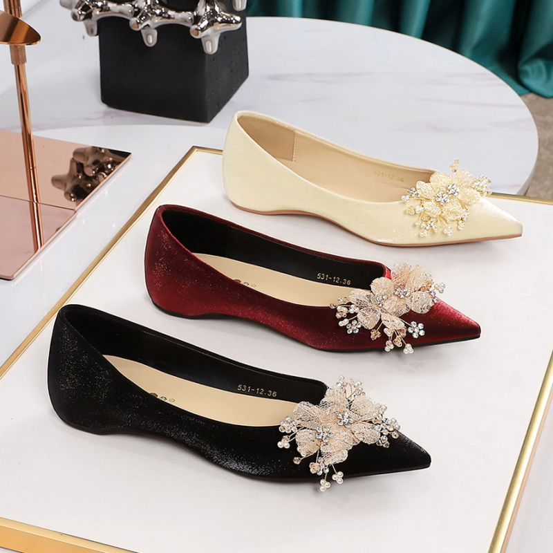 Satenske banket cipele za žene, s rhinestone cvjetnom ukrasom, šiljatim vrhom, niski potplat, slip-on