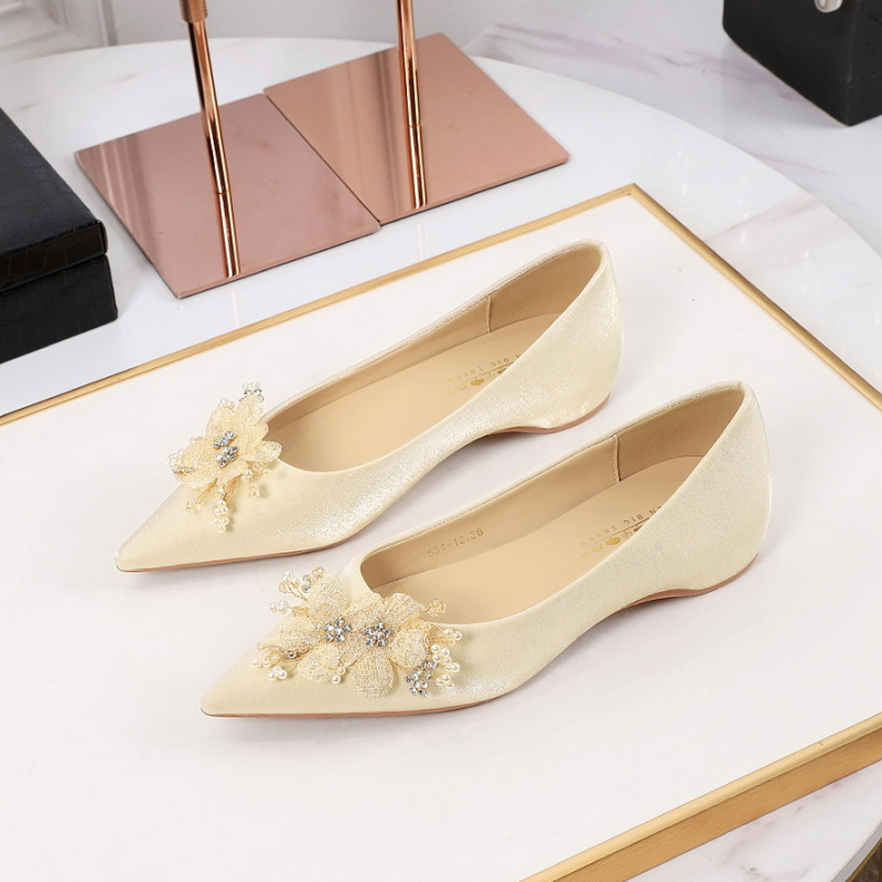 Satenske banket cipele za žene, s rhinestone cvjetnom ukrasom, šiljatim vrhom, niski potplat, slip-on