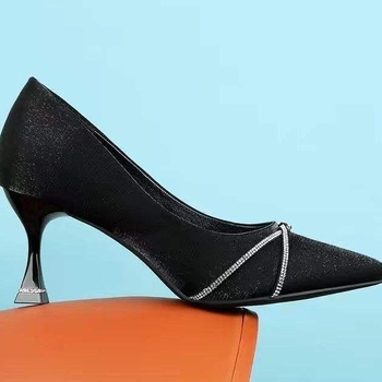 Pantofi dama cu talpă plată, partea superioară din mătase, toc mic în formă de pisică, branț din microfibră, talpă din cauciuc