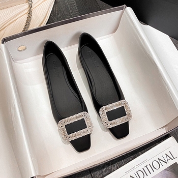 Mary Jane flats pentru femei: vârf pătrat, partea superioară din piele de oaie, toc mic, talpă din cauciuc, deschidere medie 7–11 cm