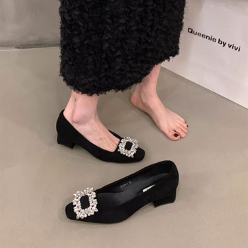 Ženske ravne cipele s kvadratnim vrhom, gornjište od mikrovlakna, niski kitten heel do 3 cm, ulošak od mikrovlakna kože, slip-on