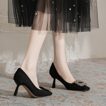 Dámske vysoké podpätky s štvorcovým nosom, mikrovláknový semiš, výška podpätku 6–8 cm, gumová podrážka