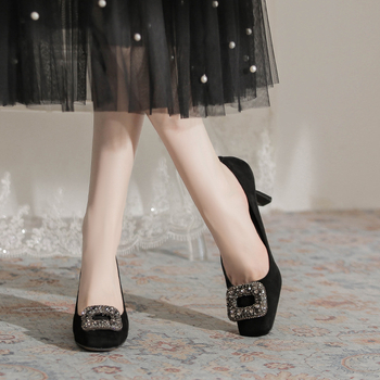 Dámske vysoké podpätky s štvorcovým nosom, mikrovláknový semiš, výška podpätku 6–8 cm, gumová podrážka