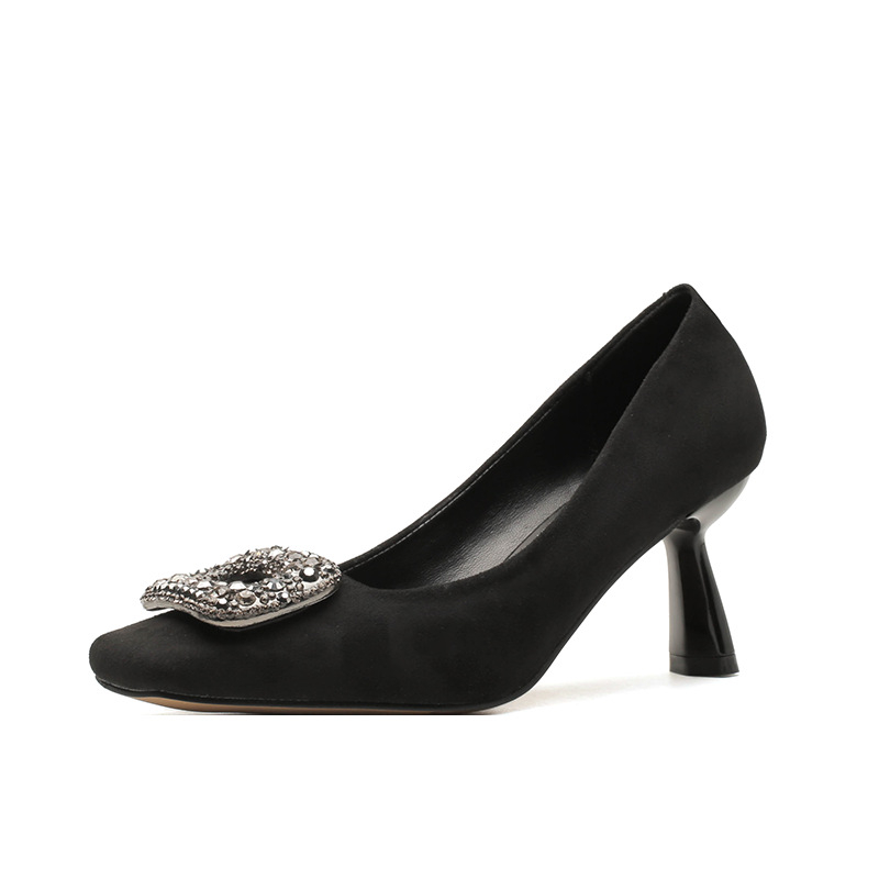 Dámske vysoké podpätky s štvorcovým nosom, mikrovláknový semiš, výška podpätku 6–8 cm, gumová podrážka