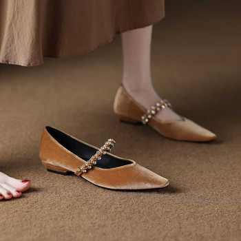 Női Mary Jane cipő középtokkal 3–6 cm, vastag sarok, gumitalp, injekciósan formált talp, belső talp műszőrrel bélelt