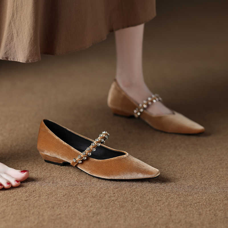 Női Mary Jane cipő középtokkal 3–6 cm, vastag sarok, gumitalp, injekciósan formált talp, belső talp műszőrrel bélelt