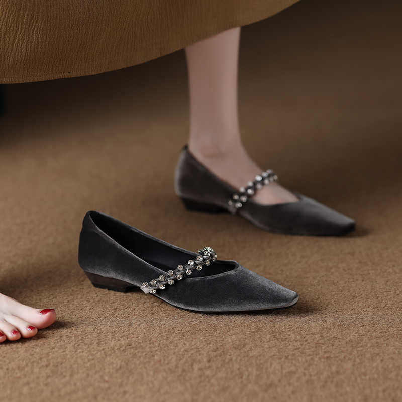 Női Mary Jane cipő középtokkal 3–6 cm, vastag sarok, gumitalp, injekciósan formált talp, belső talp műszőrrel bélelt