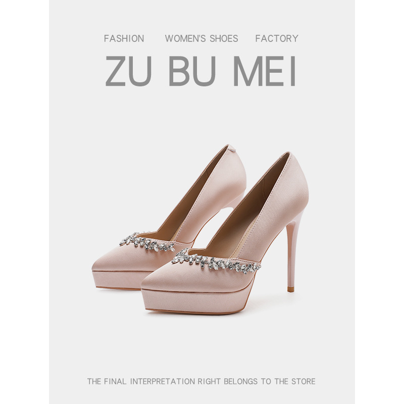 Női szatén cipő hegyes orrú, platformos, tűsarkú, sarokmagasság >8 cm, gumi talp, belső mikroszál