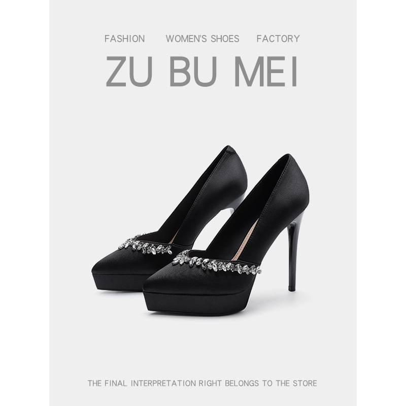 Női szatén cipő hegyes orrú, platformos, tűsarkú, sarokmagasság >8 cm, gumi talp, belső mikroszál