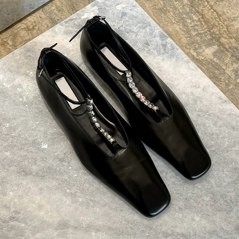 Mary Jane topánky z pravej kože, štvorcová špička, zapínanie na pracku, nízky plochý podpätok, francúzsky štýl