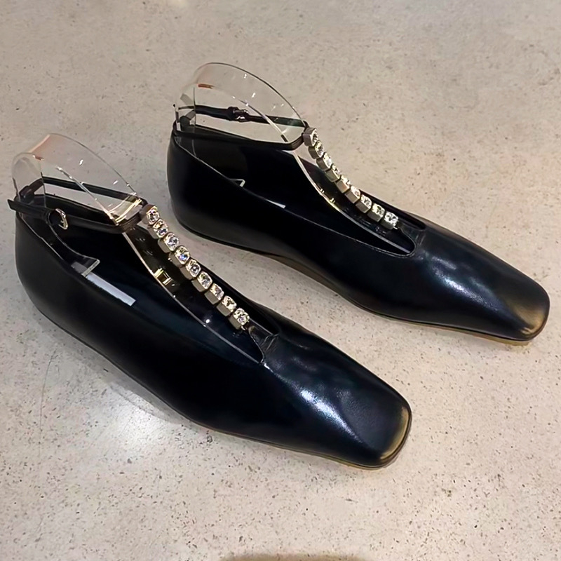 Mary Jane topánky z pravej kože, štvorcová špička, zapínanie na pracku, nízky plochý podpätok, francúzsky štýl