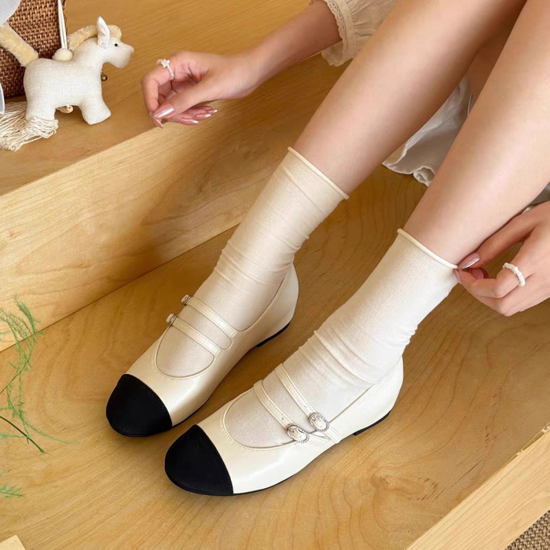 Mary Jane cipele s kristalima, jednim remenom, okružena špička, niski pet do 3 cm