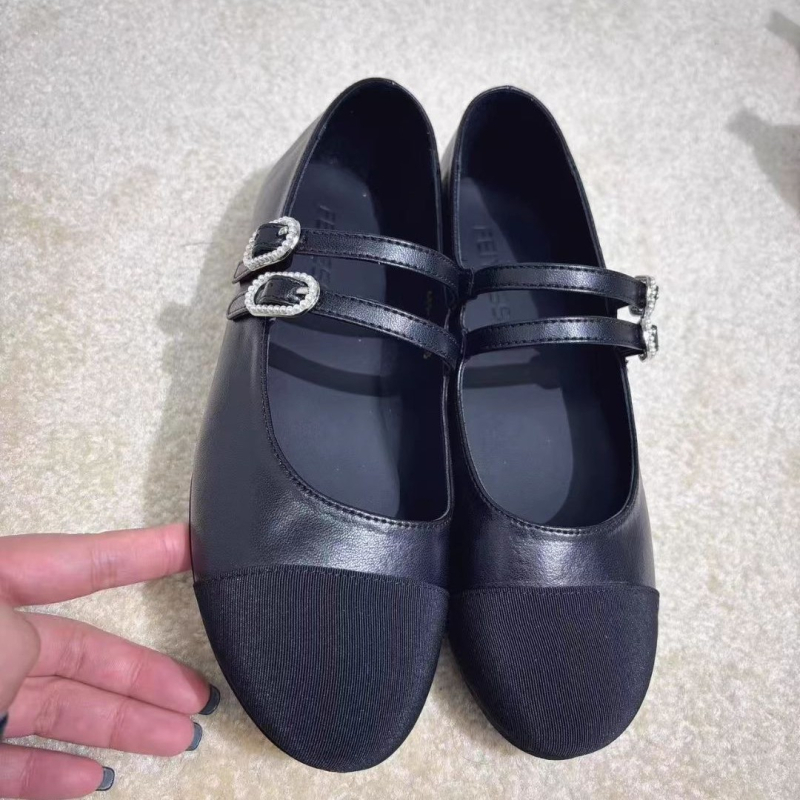 Mary Jane cipele s kristalima, jednim remenom, okružena špička, niski pet do 3 cm