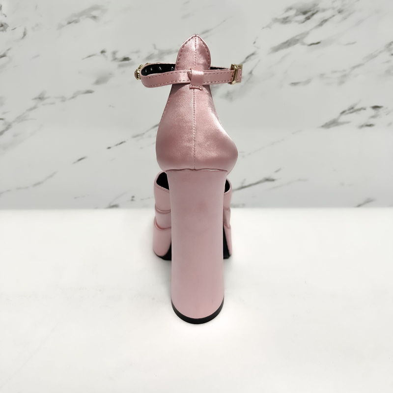 Παπούτσια δεξιώσεων με μυτερό δάχτυλο, σατέν επάνω μέρος, υπερυψωμένα φαρδιά τακούνια, καουτσούκ σόλα