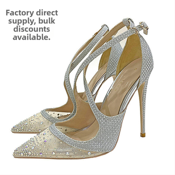 Vysoké podpätky s ostrým nosom, vršok z mikrovlákna, zapínanie s prackou