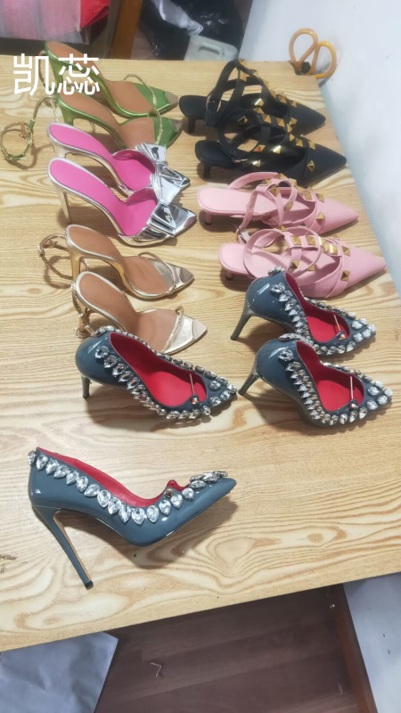 Ženske salonke na visokom petom, šiljasti nos, super visoki pet (>8 cm), gornji dio od umjetne PU, potplat od gume, idealne za banket