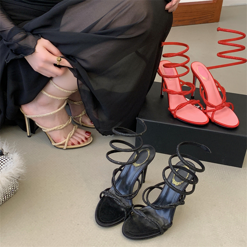 Rhinestone díszítésű nyitott toe szandál kígyó formájú pánttal a bokán, vékony alacsony sarkú, felső rész: szuper rost