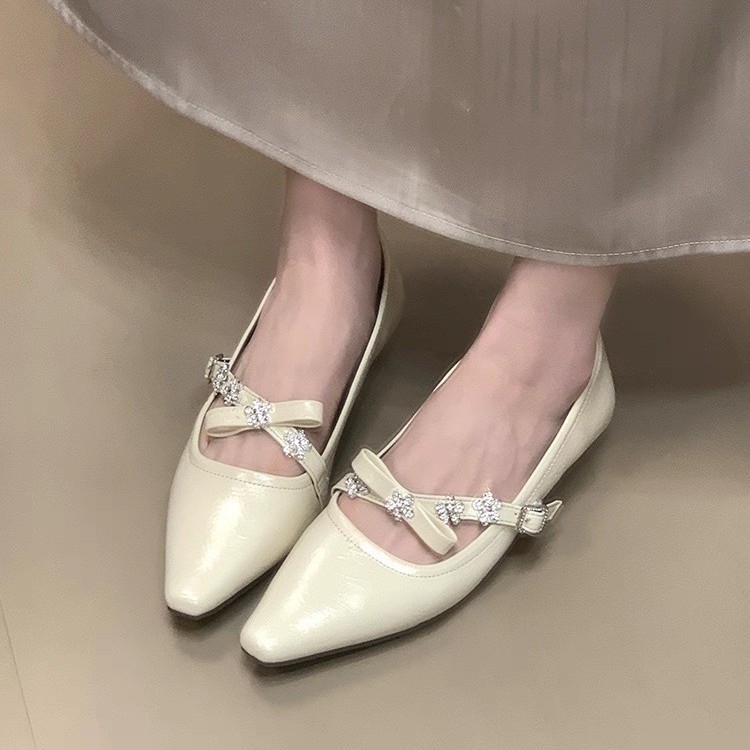 Női Mary Jane lapos cipő strasszos pánttal, PU felsőrész, báránybőr bélés, pigskin talpbetét, gumi talp, slip-on