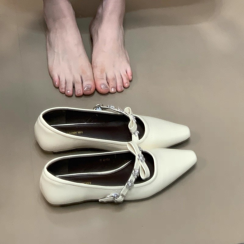 Női Mary Jane lapos cipő strasszos pánttal, PU felsőrész, báránybőr bélés, pigskin talpbetét, gumi talp, slip-on