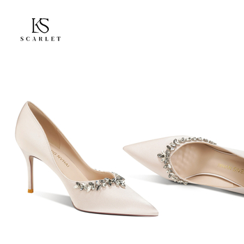 Pantofi de banchet cu vârf ascuțit, partea superioară din satin, toc subțire 6–8 cm, talpă din cauciuc