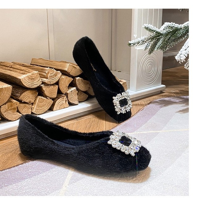 Cipele balerinke s ravnim dnom, kvadratni vrh prstiju, gornji dio od sintetičkog pliša, podstava od sintetičkog kratkog pliša, gumeni potplat