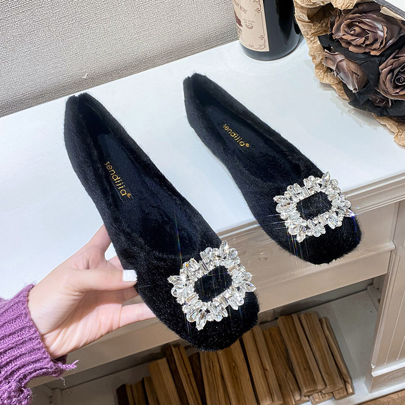 Cipele balerinke s ravnim dnom, kvadratni vrh prstiju, gornji dio od sintetičkog pliša, podstava od sintetičkog kratkog pliša, gumeni potplat