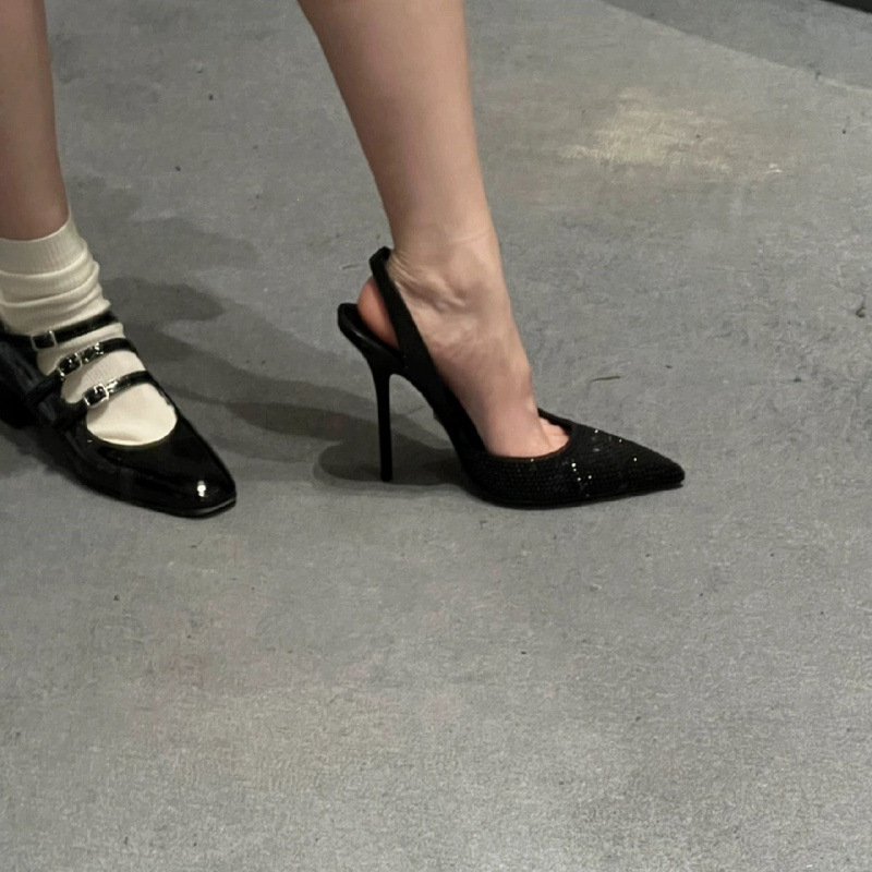 Ženske salonke s oštrim vrhom, stiletto petom iznad 8 cm, PU gornji dio, tanak potpetica, zatvaranje jednim remenom