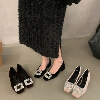 Ženske ravne loafers s rhinestones ukrasom, zaobljeni vrh, mat gornji sloj, PU ulošak, gumeni potplat.