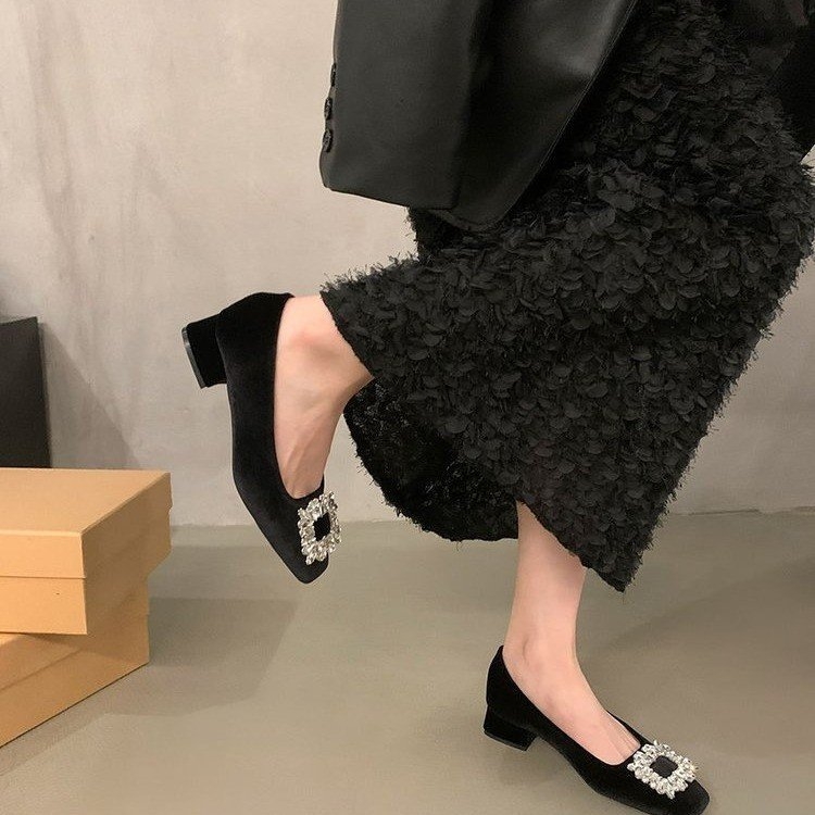 Ženske ravne loafers s rhinestones ukrasom, zaobljeni vrh, mat gornji sloj, PU ulošak, gumeni potplat.