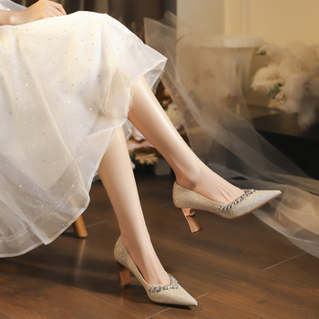 Γαμήλιες γόβες με μυτερό δάχτυλο, γαλλικό στυλ, στρας, χοντρό τακούνι 6–8 εκ