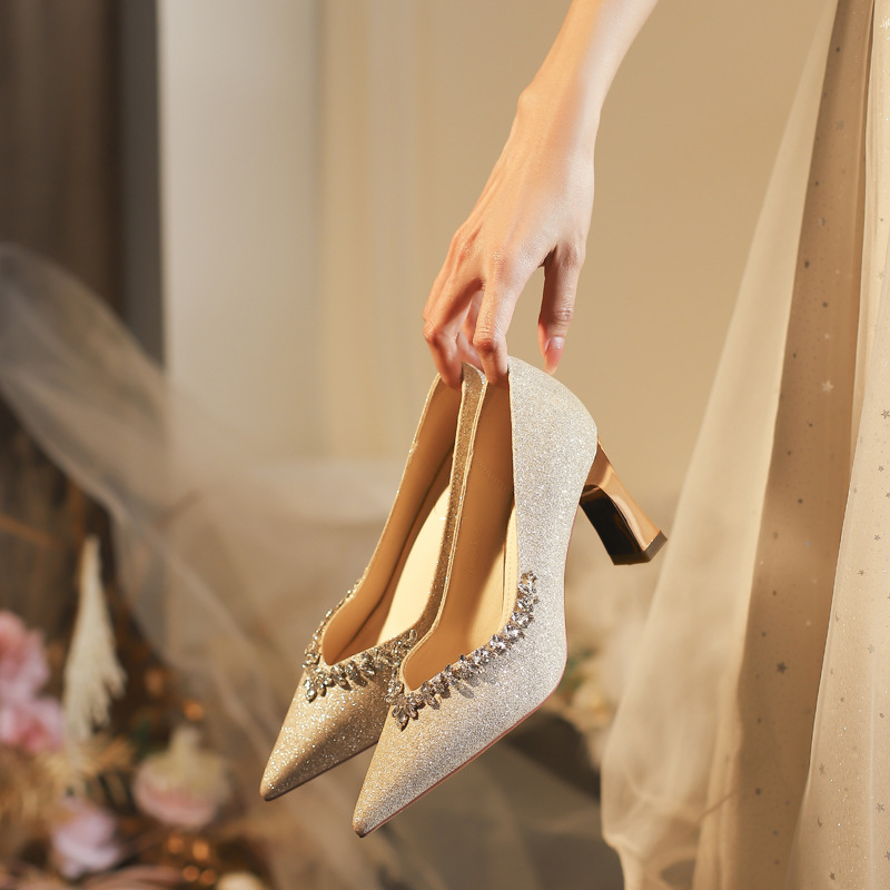 Γαμήλιες γόβες με μυτερό δάχτυλο, γαλλικό στυλ, στρας, χοντρό τακούνι 6–8 εκ