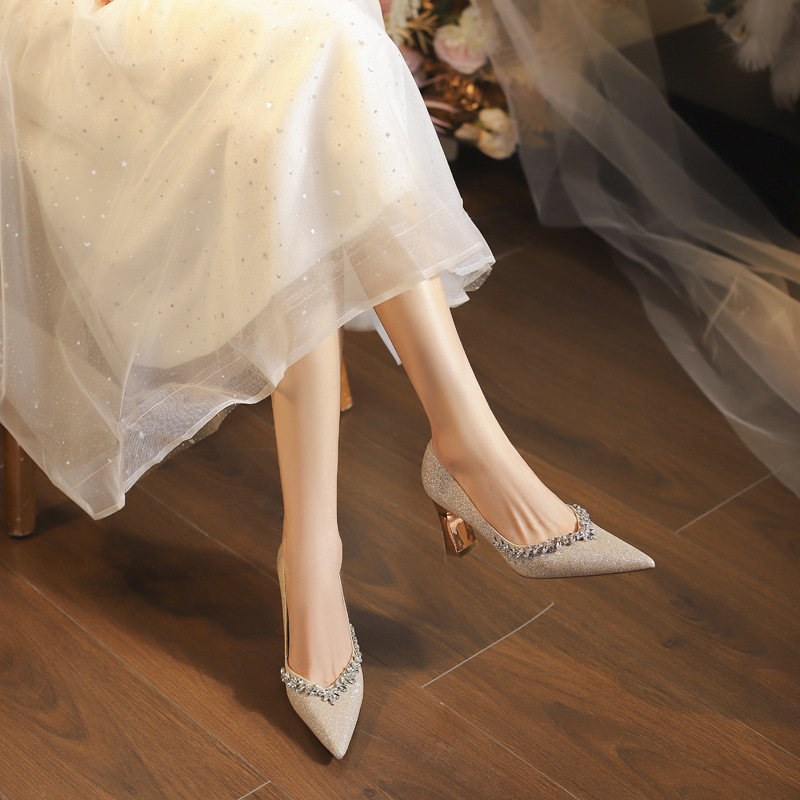 Γαμήλιες γόβες με μυτερό δάχτυλο, γαλλικό στυλ, στρας, χοντρό τακούνι 6–8 εκ