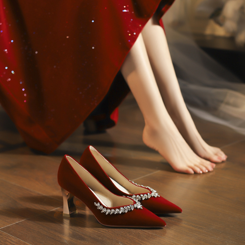 Γαμήλιες γόβες με μυτερό δάχτυλο, γαλλικό στυλ, στρας, χοντρό τακούνι 6–8 εκ