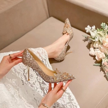 Ženske svadbene cipele s oštrim nosom, glitter vamp, štikle stilettos, ulošak od prirodne kože, gumeni potplat