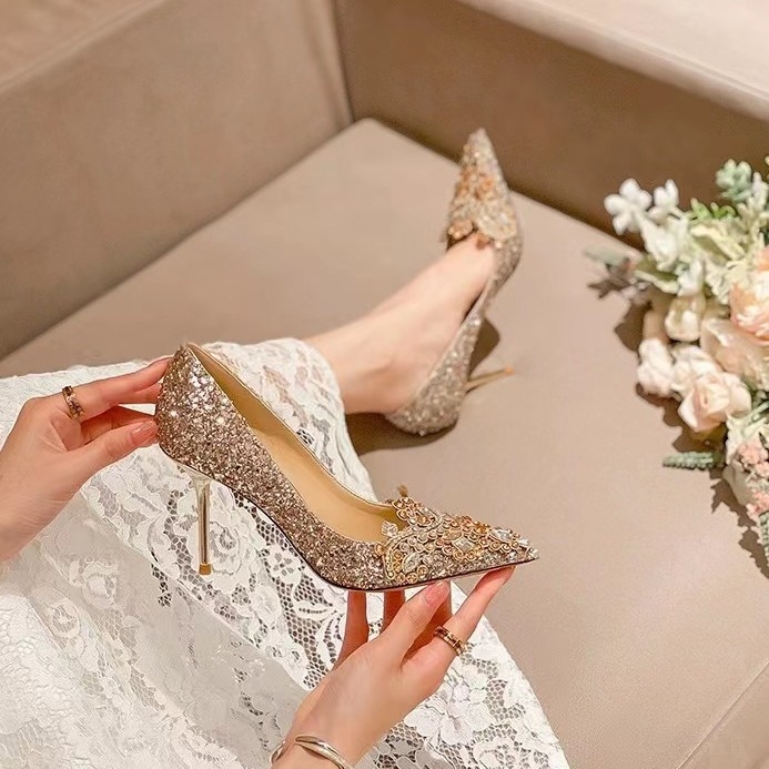 Ženske svadbene cipele s oštrim nosom, glitter vamp, štikle stilettos, ulošak od prirodne kože, gumeni potplat