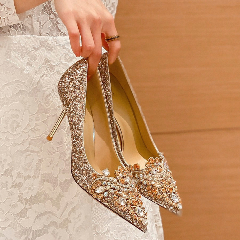 Ženske svadbene cipele s oštrim nosom, glitter vamp, štikle stilettos, ulošak od prirodne kože, gumeni potplat