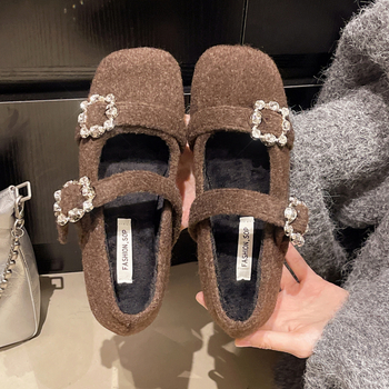 Ženske Mary Jane cipele, četvrtasti nos, Velcro kopčanje, gornji dio i podstava od Super Fiber materijala, gumeni potplat, srednja visina potpetice 3–6 cm