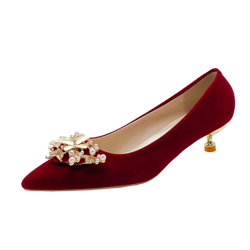 Vjenčane salonke na petu, oštar nos, nubuk gornji dio, stiletto petu 3-5 cm, gumeni potplat