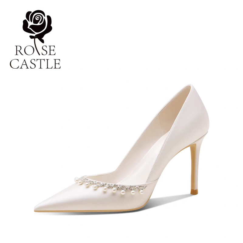 Γαμήλιες γόβες με αλυσίδα από πέρλες, μυτερό άκρο, σατέν επάνω μέρος, λεπτός ψηλός τακούνι 6-8 εκ, καουτσούκ σόλα