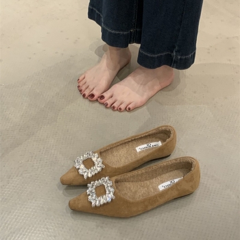 Ženske ravne cipele, francuskog stila s oštrim vrhom, gornji dio od semiša, niski potpetica do 3 cm, uložak od umjetnog kratkog pliša i mikrovlakna kože
