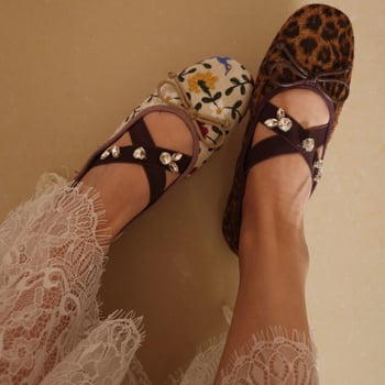 Balerini Mary Jane pentru femei cu broderie florală cu strasuri, vârf rotund, baretă elastică, toc jos sub 3 cm, talpă și parte superioară din cauciuc