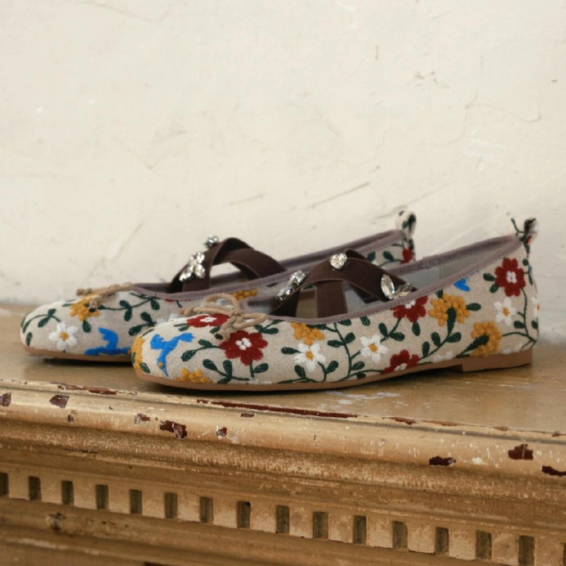 Balerini Mary Jane pentru femei cu broderie florală cu strasuri, vârf rotund, baretă elastică, toc jos sub 3 cm, talpă și parte superioară din cauciuc