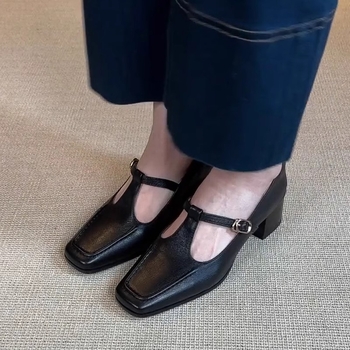 Mary Jane cipők bőrből, belső juhbőr, négyszögletes orrú, csattal záródó