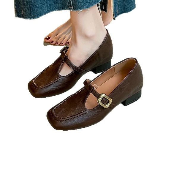 Mary Jane cipők bőrből, belső juhbőr, négyszögletes orrú, csattal záródó