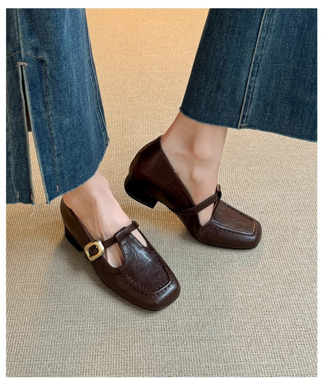 Mary Jane cipők bőrből, belső juhbőr, négyszögletes orrú, csattal záródó