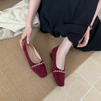 Ženske cipele s kvadratnim nosom od velura, slip-on, niski pet do 3 cm, srednje otvaranje 7–11 cm