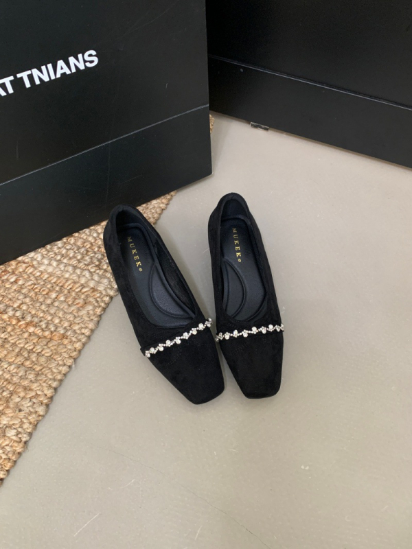 Ženske cipele s kvadratnim nosom od velura, slip-on, niski pet do 3 cm, srednje otvaranje 7–11 cm