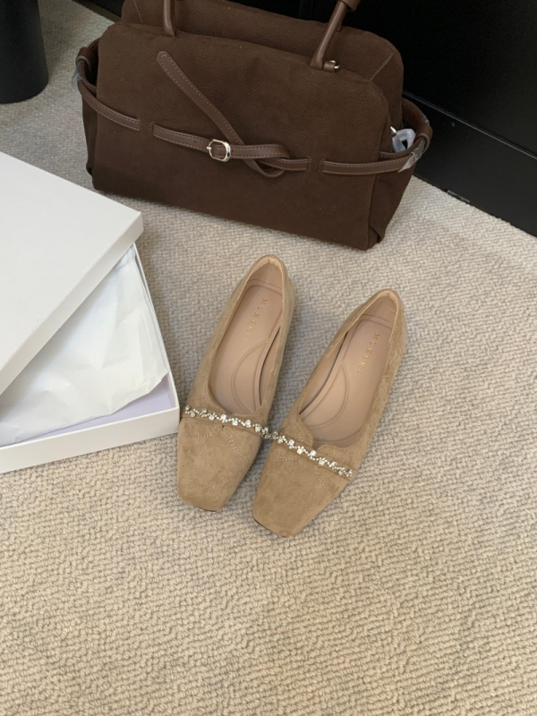Ženske cipele s kvadratnim nosom od velura, slip-on, niski pet do 3 cm, srednje otvaranje 7–11 cm
